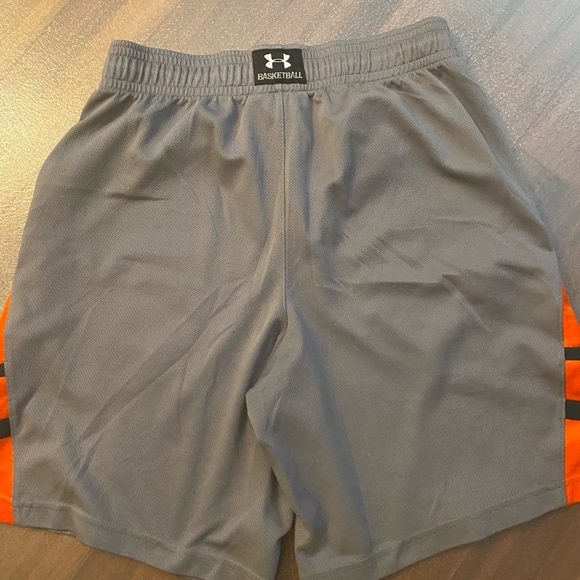 Under armour athletic shorts - M - Picture 2 of 4